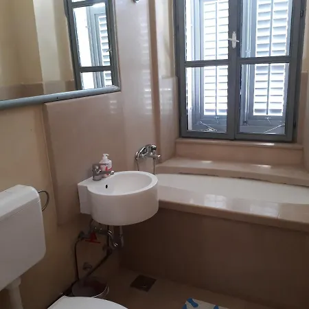 Hostel Caenazzo 2 *